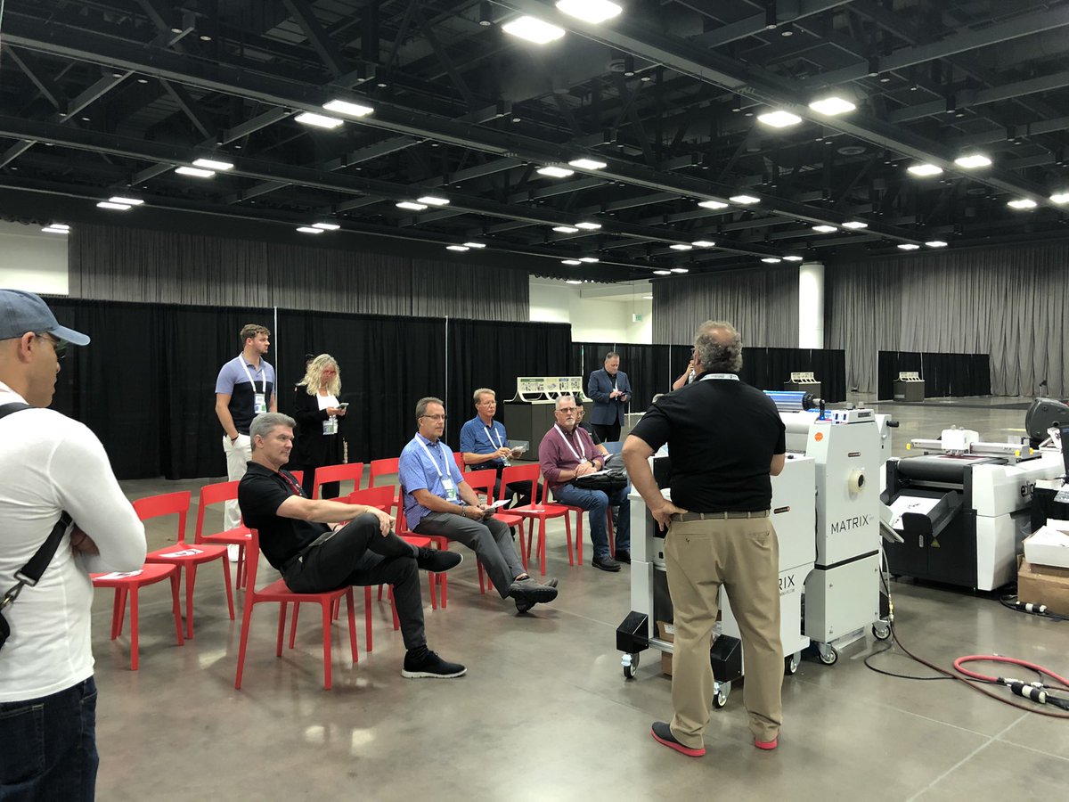 AmplifyMyPrint's tweet photo. Last Tech Zone demo happening now with @cutworxusa! 

#AmplifyPrint2022 https://t.co/j7edy4K4uX