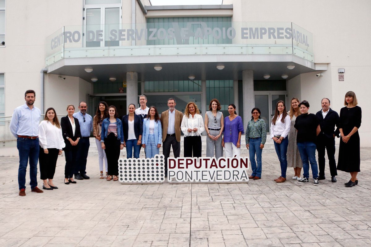 carmelasilva's tweet photo. Hoxe visitamos o @ViveirosDepo de Barro que acolleu o obradoiro 'Lego Serious Play' no marco do Programa de Emprendemento de @smartpeme, para que as 12 empresas participantes aprendan a crear ideas innovadoras a través do xogo. https://t.co/gERNZeakn7