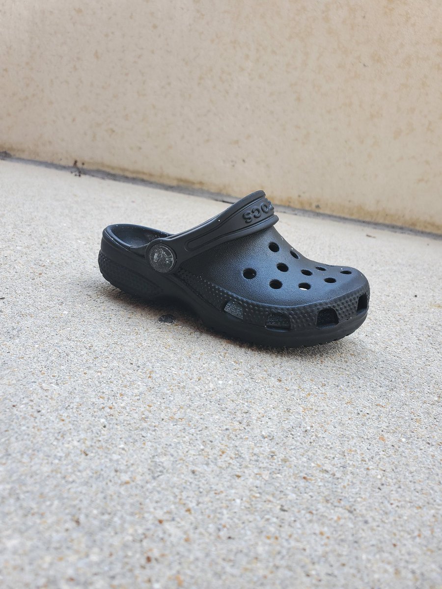 themeadefeed's tweet photo. 6 months of living in Florida & finally had my first encounter with an out of water croc.
🐊🤣🏝
#BewareOfCrocs
#JustAnotherDayInFlorida https://t.co/V0uWcSZMvr