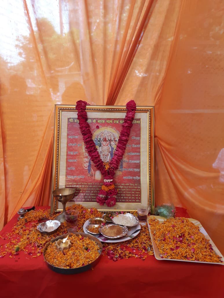 ITBarLucknow's tweet photo. दिनांक 07 जून को भंडारे के सफ़ल आयोजन एवं सहयोग हेतु @ITBarLucknow के सभी सदस्यो का आभार

आज के भंडारे का शुभारंभ बार के वरिष्ठ सदस्यो, PCCIT, PCITs व अन्य अधिकारियों की उपस्थिति में किया गया

सभी अधिकारियो ने Bar Room में Bar के सदस्यों के साथ प्रसाद ग्रहण किया

@yashvardhan_me https://t.co/17DNx1jBuG