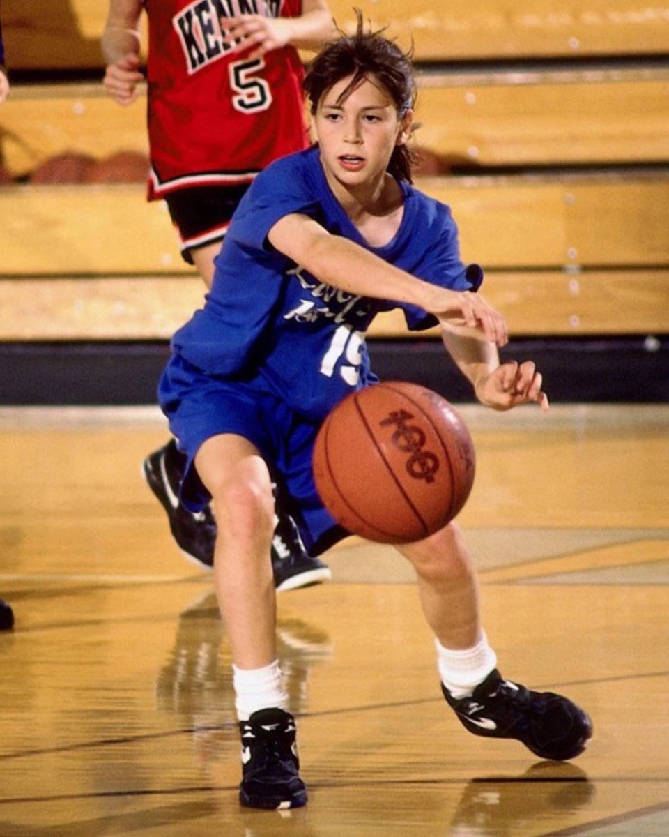 I’ve decided this will be my final year. I have loved every single minute, and still do, so gonna play my last year, just like this little girl played her first ☺️ #TheFinalYear @seattlestorm