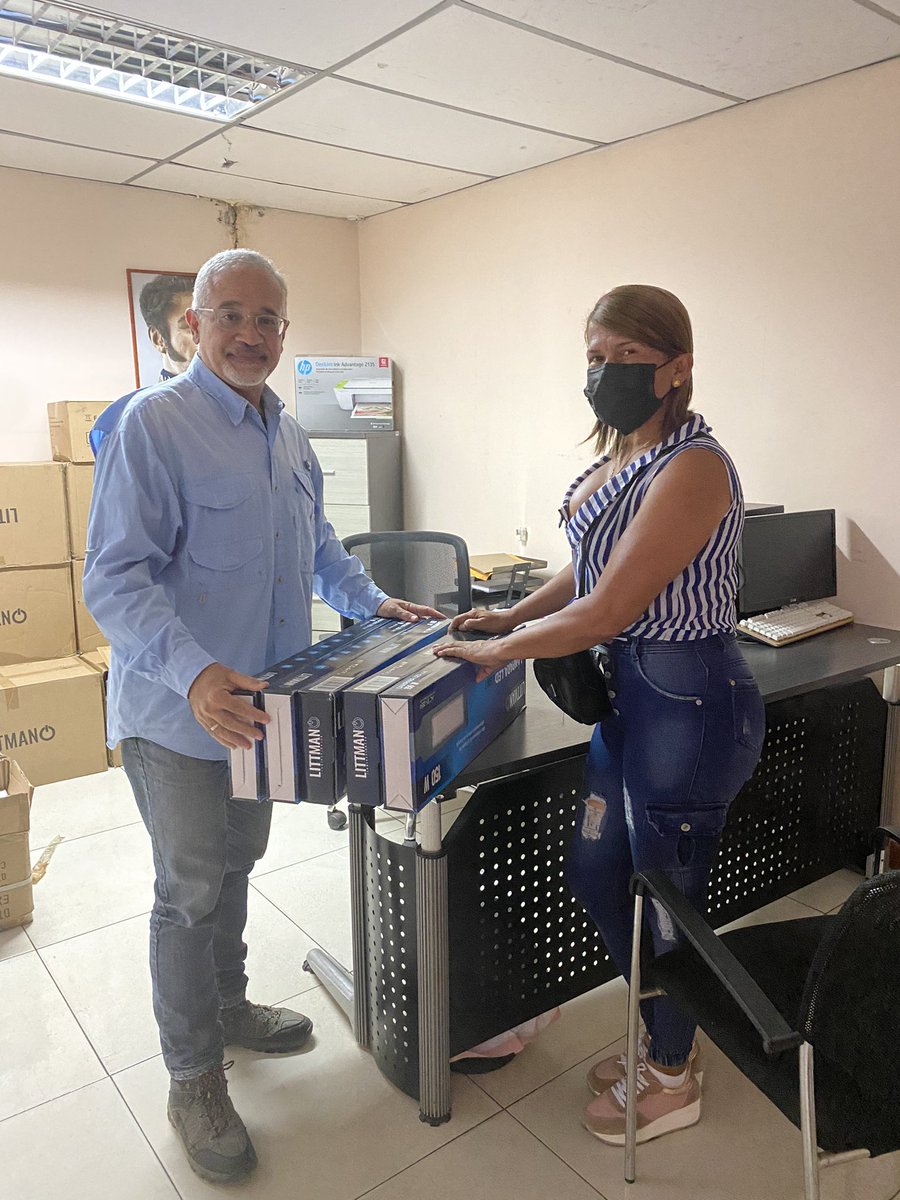 Vecinos del Sector Urbanización Turumo de Concejo Comunal Altos de Turumo, detrás del Club Marítimo de Venezuela en la Av Principal, se van a beneficiar los vivimos en la Zona 700 familias y los que pasan de Mariche, Dolorita, Caucaguita, Petare  <a href="/HectoRodriguez/">Héctor Rodríguez C.</a>