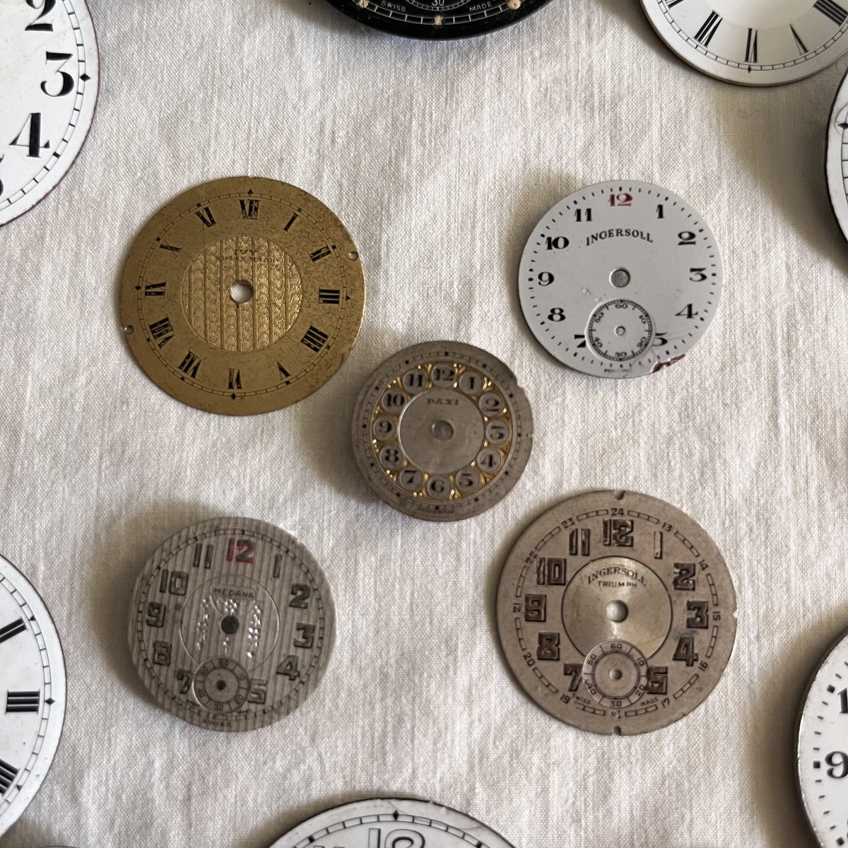 TimekeepingMus's tweet photo. Watch dials anyone? Just a sample from our storeroom here @TimekeepingMus 

#horology #horologicalmuseum #horologicalcollection @Timekeepinglib @clockandwatchuk #Upton #UptonHall #watches #dials #watchdials #collection https://t.co/YmHr6nnSuc