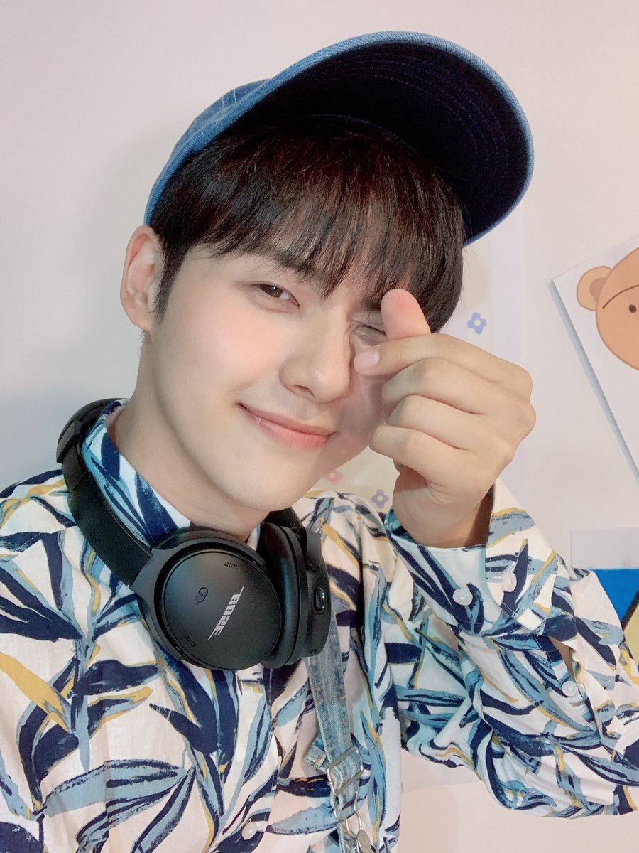 B1A4_CNU's tweet photo. 바나들아 정말 많이 고마워❤️ #모든건바나덕 https://t.co/1ETp6uNbKN