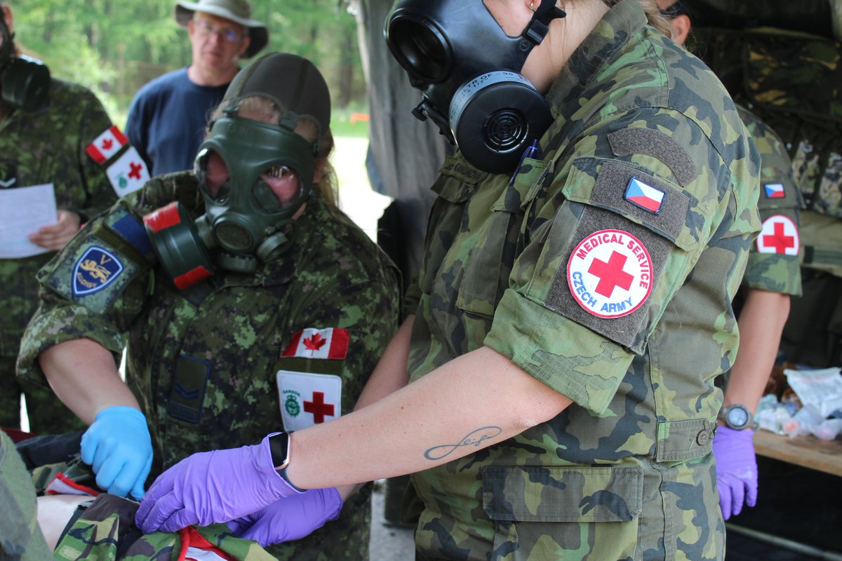 #JCBRNDCOE#CC22Into the woods! Time  ⏰ for the attendants of the CBRN Emergency Treatment Course to get out of the classroom and see and practice the activity at British Casualty Decontamination Line.