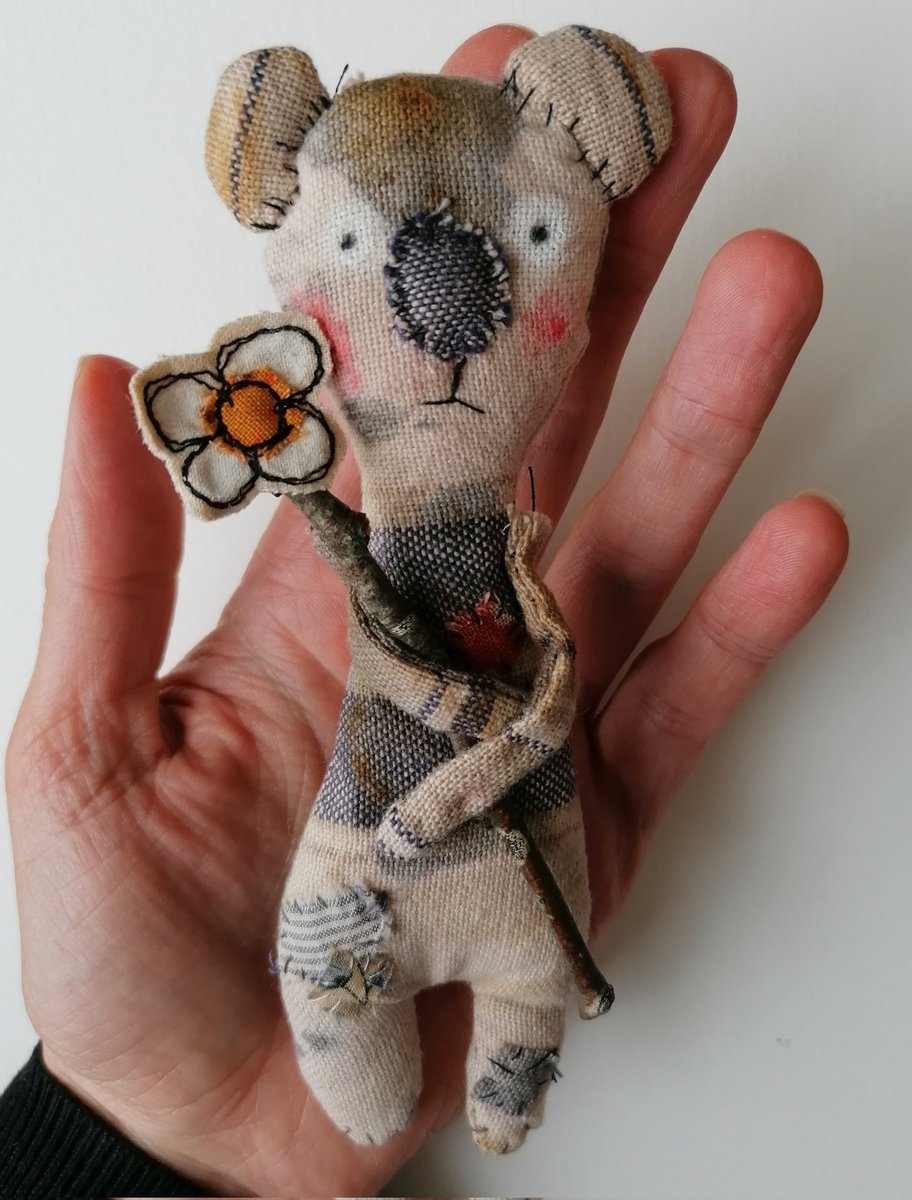 Okay, I think I can admit that I find making pretty little bears like this pretty addictive 🥰🐻 This cutie has sold already but I still have another one waiting to be finished 😊 #SmallBusiness #giftideas #textileart
