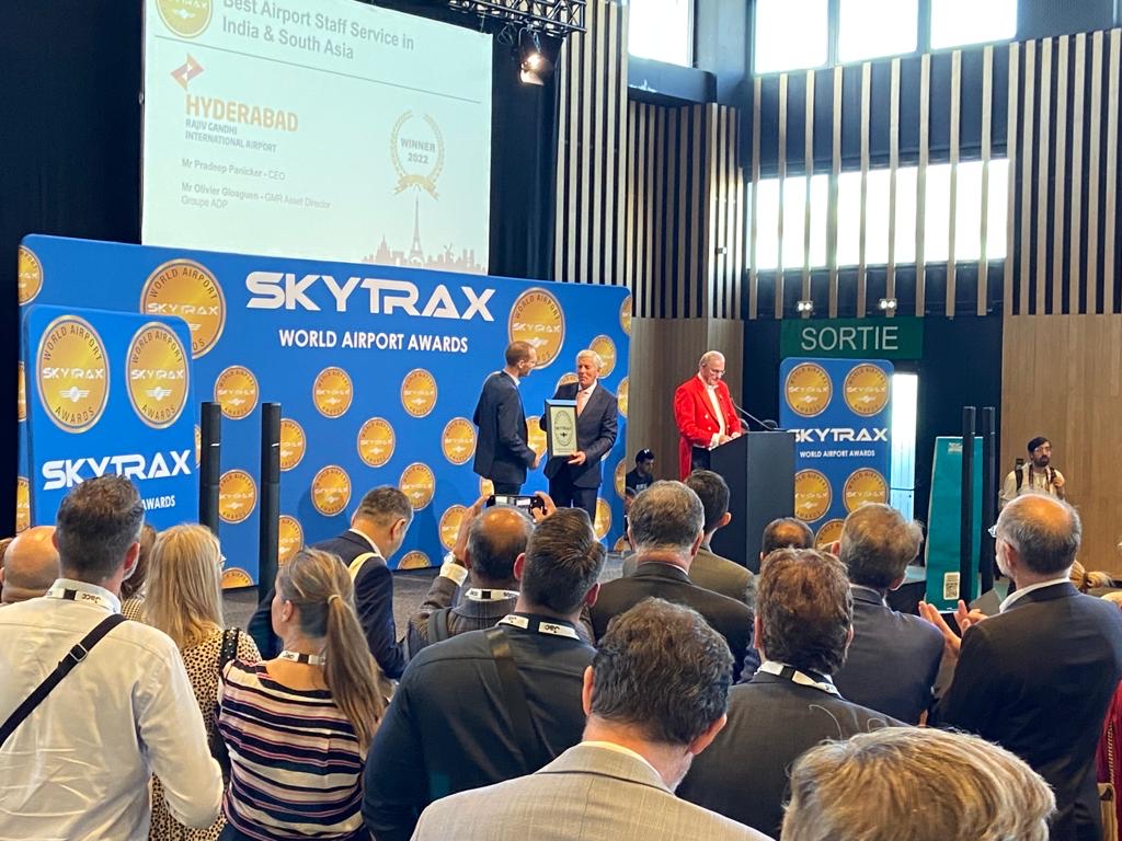 IDGateway's tweet photo. It’s great to be at the Skytrax World Airport Awards 2022 at the Passenger Terminal Expo. Lots of worthy winners and it’s fantastic to see everyone together again.
#PTExpo #PTEParis #Airportawards https://t.co/Rej5vLaxCJ