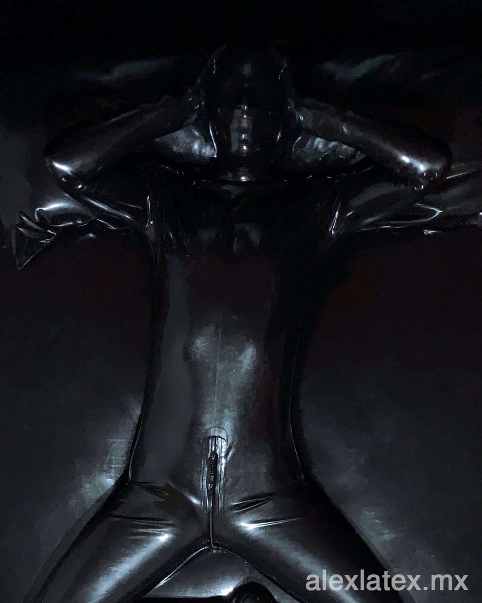 alexlatex_mx's tweet photo. Latex pillows feels good ๐คค
#latex #rubber #latexboy #rubberboy #latexfetish #latexcatsuit #catsuit #latexmexico #rubbermexico #latexbed #rubberbed #latexhood #mascaradelatex #sleep #sleeping #latexsheets #bedding #latexbedding #FelizJueves #Queretaro https://t.co/EsU6Bi0n5P