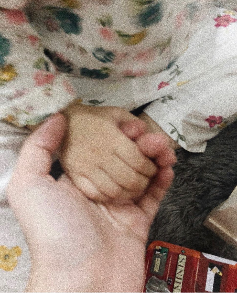 alyssarin's tweet photo. As long as i have you in my life, everything will be fine🤍 https://t.co/0OhNJA6twl