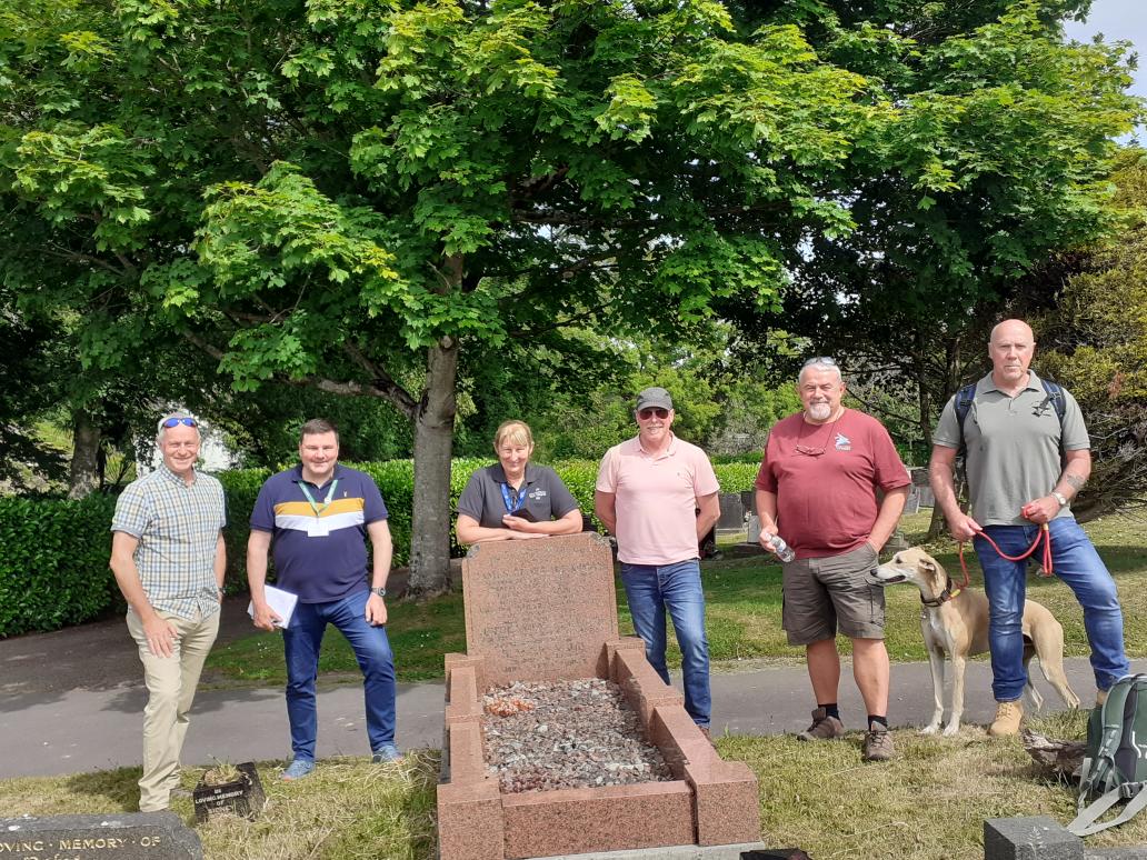 A lovely meet up at Oystermouth Cemetery with some of my wonderful <a href="/CWGC/">Commonwealth War Graves</a> #EOHO 
volunteers, a most enjoyable get together.