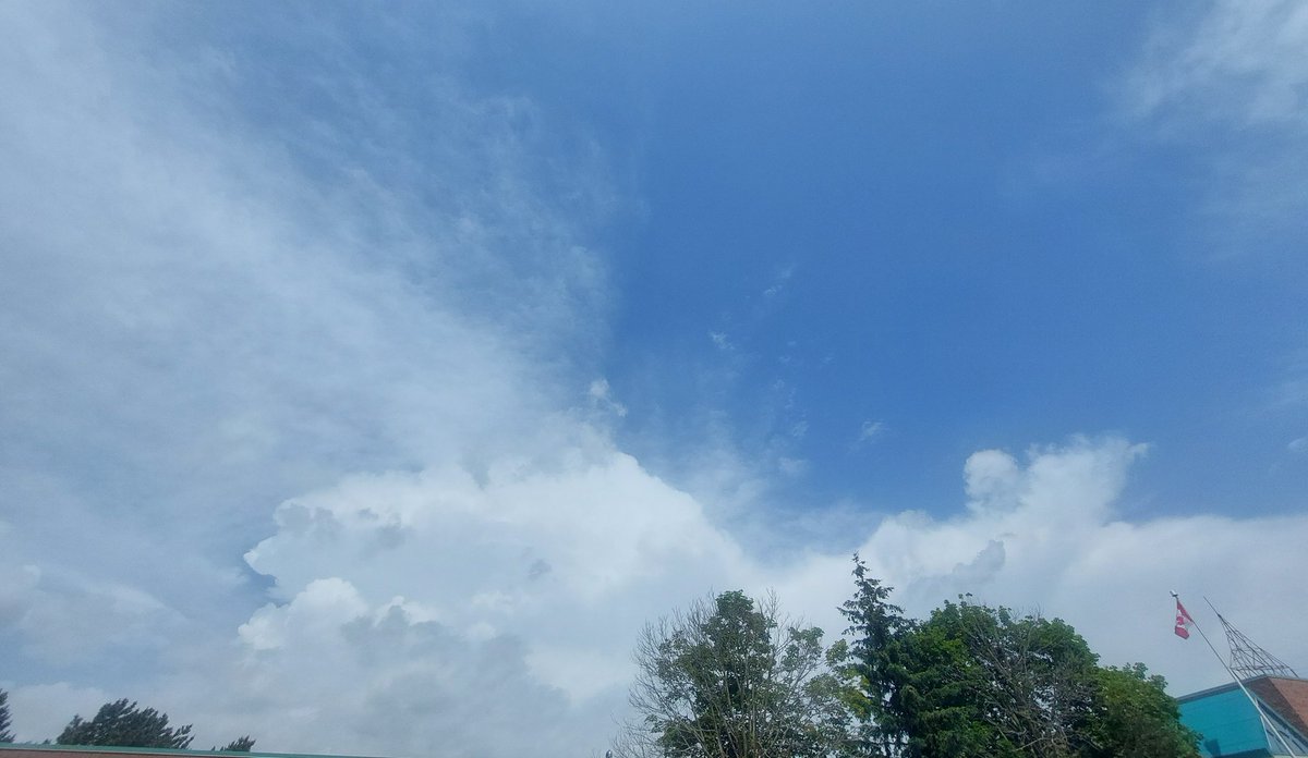 MizuAcnh's tweet photo. Looking north towards Innisfil from Bradford! #ONstorm @IWeatherON https://t.co/VV723if7Ug