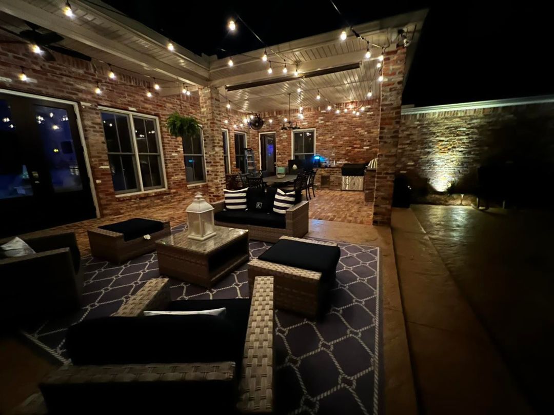 Some major evening vibes 🌙 🌿
• custom outdoor kitchen + comprehensive installation to set off this beautiful space•

#Willowgrovelandscape #reels #landscapedesign #outdoorkitchen