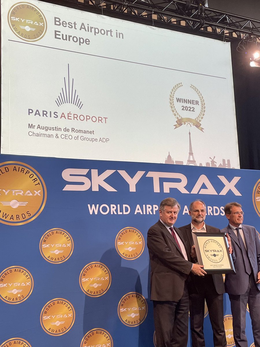 L'engagement des collaborateurs du <a href="/GroupeADP/">Groupe ADP</a>, de nos partenaires et de toute la communauté aéroportuaire de Paris-CDG récompensé ce soir par <a href="/skytrax_uk/">SKYTRAX</a> ! L'aéroport a été élu par l'organisme meilleur aéroport en Europe lors des World Airport Awards 2022. #Skytrax #PTEParis