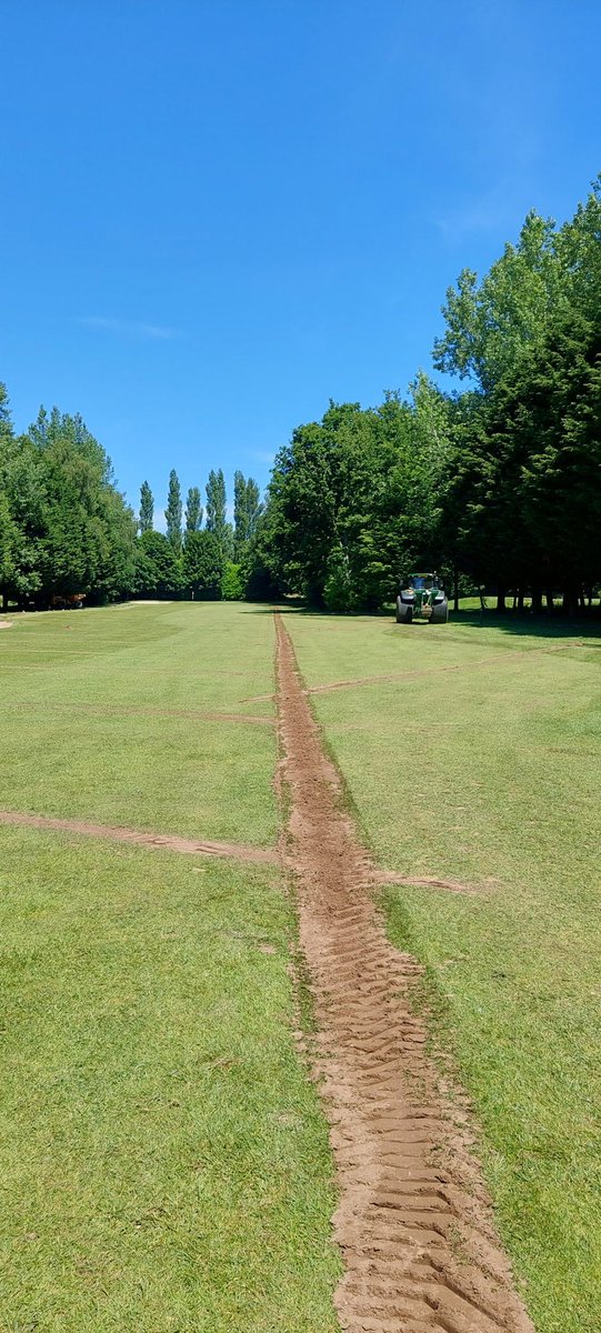 KeepingGreens88's tweet photo. Another productive week @BulburyWoodsGC drainage on the 13th done @SheltonDrainage, greens sprayed @AgrovistaAMNTY and still had time to get the course into great shape for the weekend! https://t.co/VsVVTgYKy6