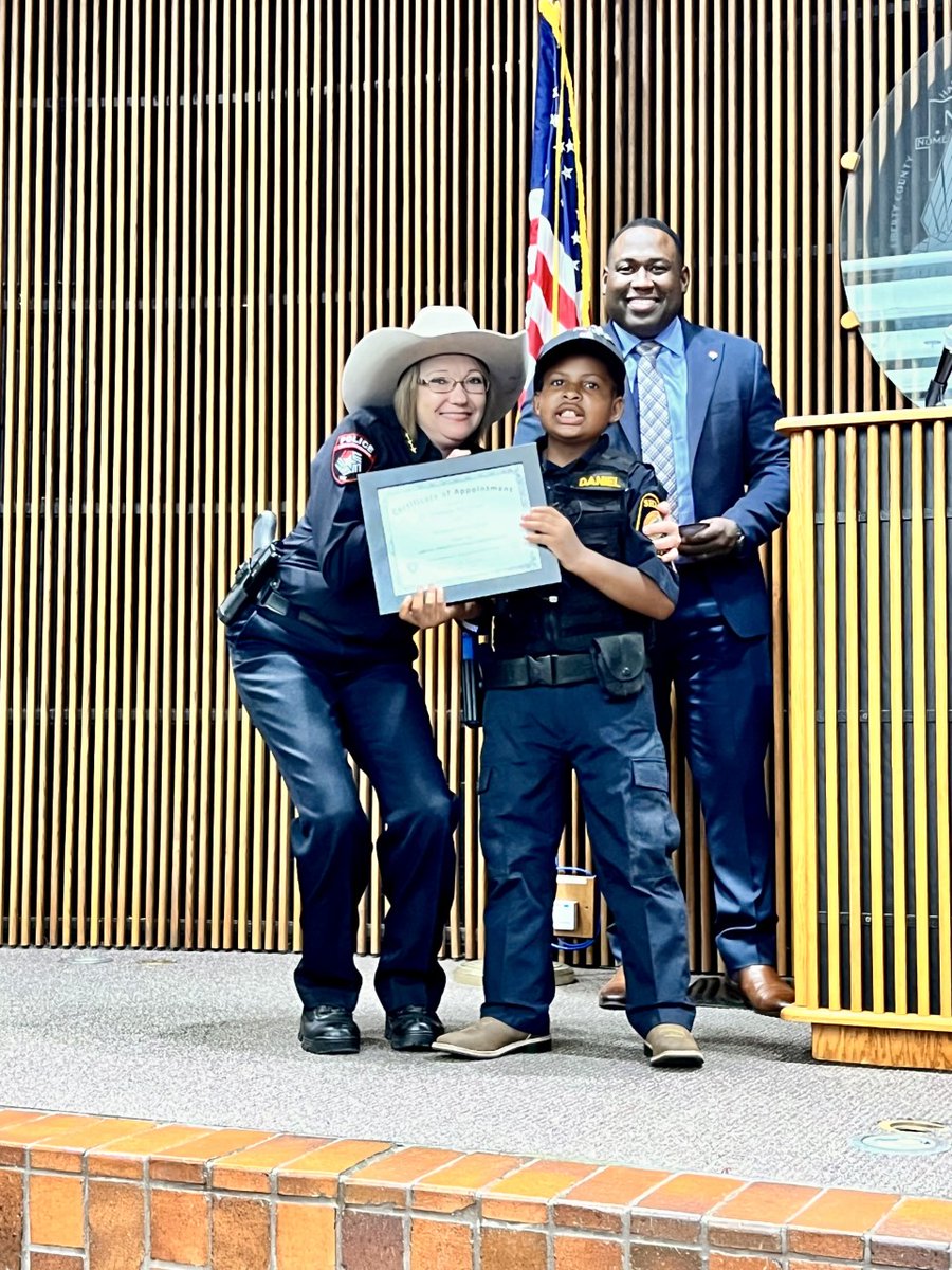 LamarPD's tweet image. Yesterday, Chief Ryan, Sgt. Martin, &amp;amp; Officer Avery #LUPD along with 15 other law enforcement agencies meet at the Jefferson County Courthouse to help make Devarjaye Daniel's dreams a reality. 
You can watch the coverage here:  12newsnow.com/.../502-21204e…...
#lamaruniversity #police