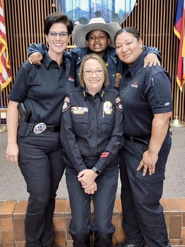LamarPD's tweet image. Yesterday, Chief Ryan, Sgt. Martin, &amp;amp; Officer Avery #LUPD along with 15 other law enforcement agencies meet at the Jefferson County Courthouse to help make Devarjaye Daniel's dreams a reality. 
You can watch the coverage here:  12newsnow.com/.../502-21204e…...
#lamaruniversity #police