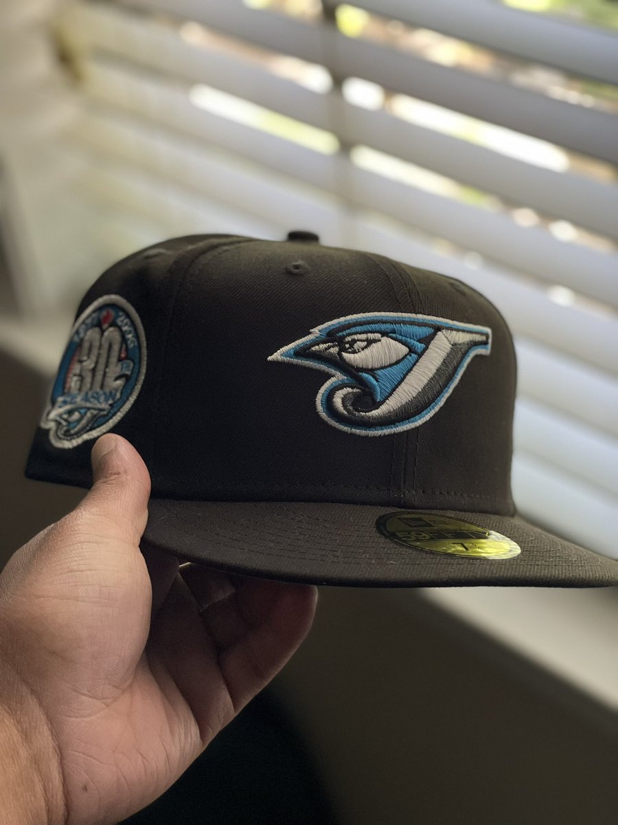 KarterMcFly's tweet photo. Nobody seein me in this fitted cap shit. #NewFitted #BlueJays https://t.co/J78QRxF5Sd