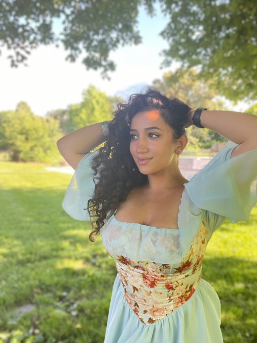 I feel like curling my hair again tonight. Yes or no? https://t.co/PPdQej6DvY