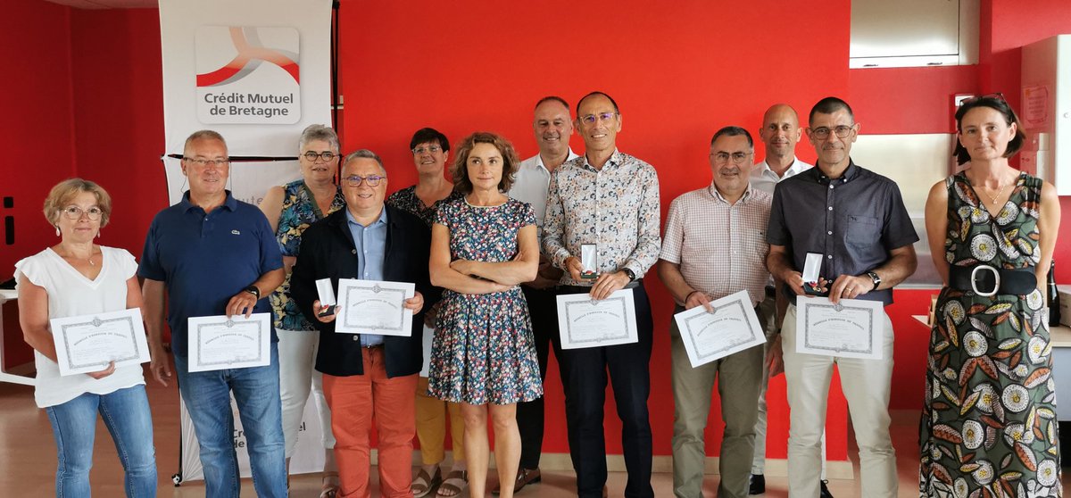 Remise des médailles du travail aujourd'hui 🏅🏅 <a href="/CreditDd22/">Crédit Mutuel DD22</a>  Moment de partage et de convivialité 🥂 <a href="/panpuillandre/">Puillandre</a> <a href="/CMBretagne/">CMBretagne</a>
