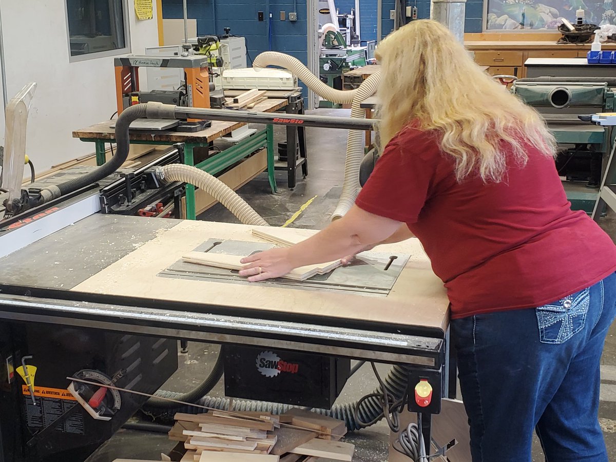 BrandonPrentice's tweet photo. Last day for the Pittsburgh FAB Institute! Teachers get to roam to their favorite sessions of the week &amp; make their own custom projects. #PittFAB22 #Fablab
@EFWarriors @EFHSFabLab https://t.co/wz3hGHkWLV