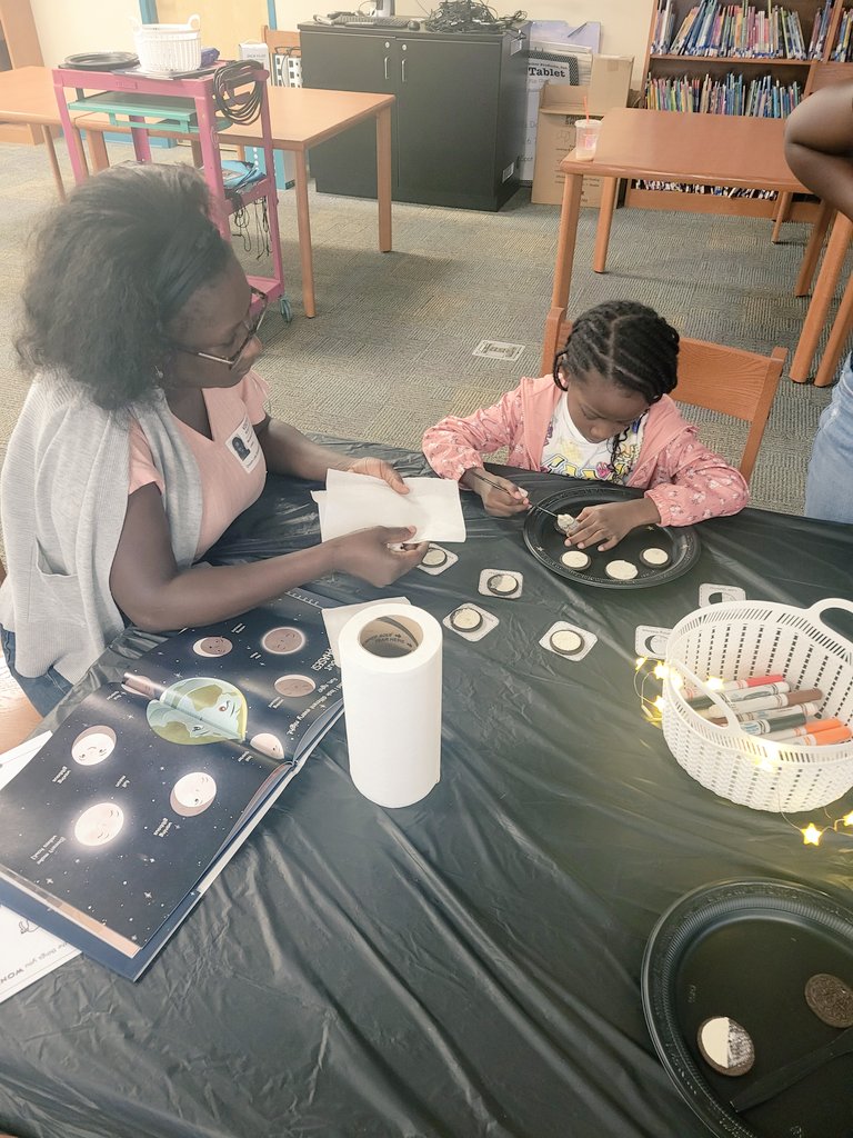 BalounKelly's tweet image. Future Dragon Story Hour was OUT OF THIS WORLD! @DreamLakeApopka 🌚📚🌗📚🌖📚🌛  #MOONEarthsbestfriend @OCPS_PFE @stacymcanulty #OCPSReads @OCPS_R2Succeed #linkedtolearning #relationships