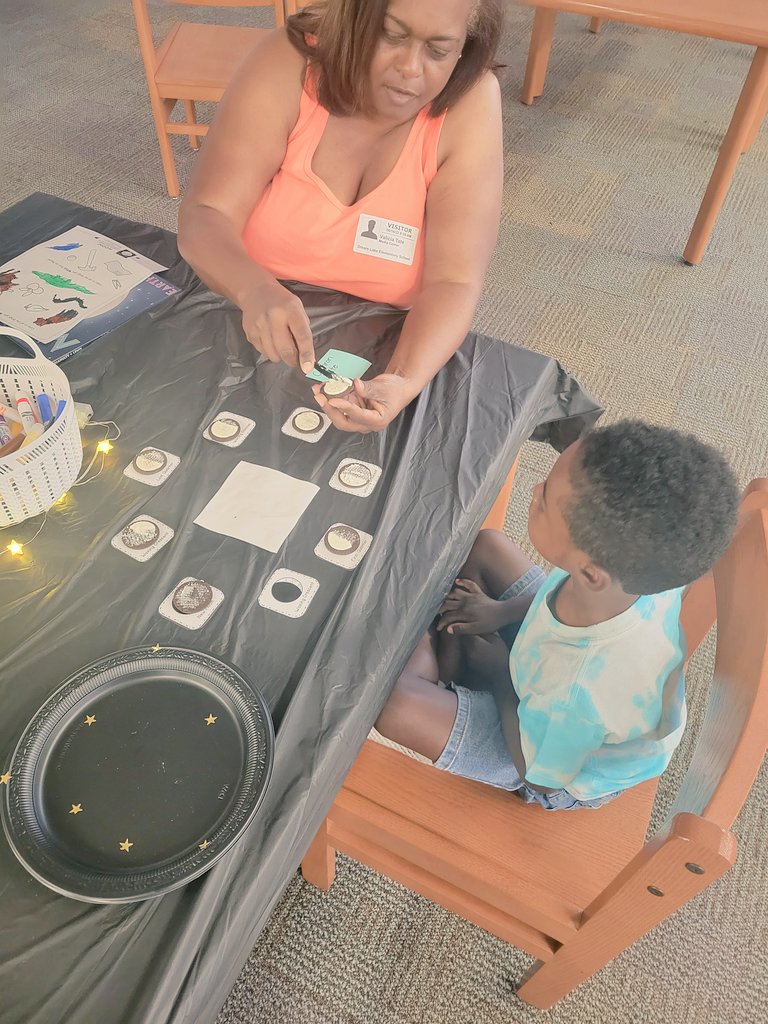 BalounKelly's tweet image. Future Dragon Story Hour was OUT OF THIS WORLD! @DreamLakeApopka 🌚📚🌗📚🌖📚🌛  #MOONEarthsbestfriend @OCPS_PFE @stacymcanulty #OCPSReads @OCPS_R2Succeed #linkedtolearning #relationships