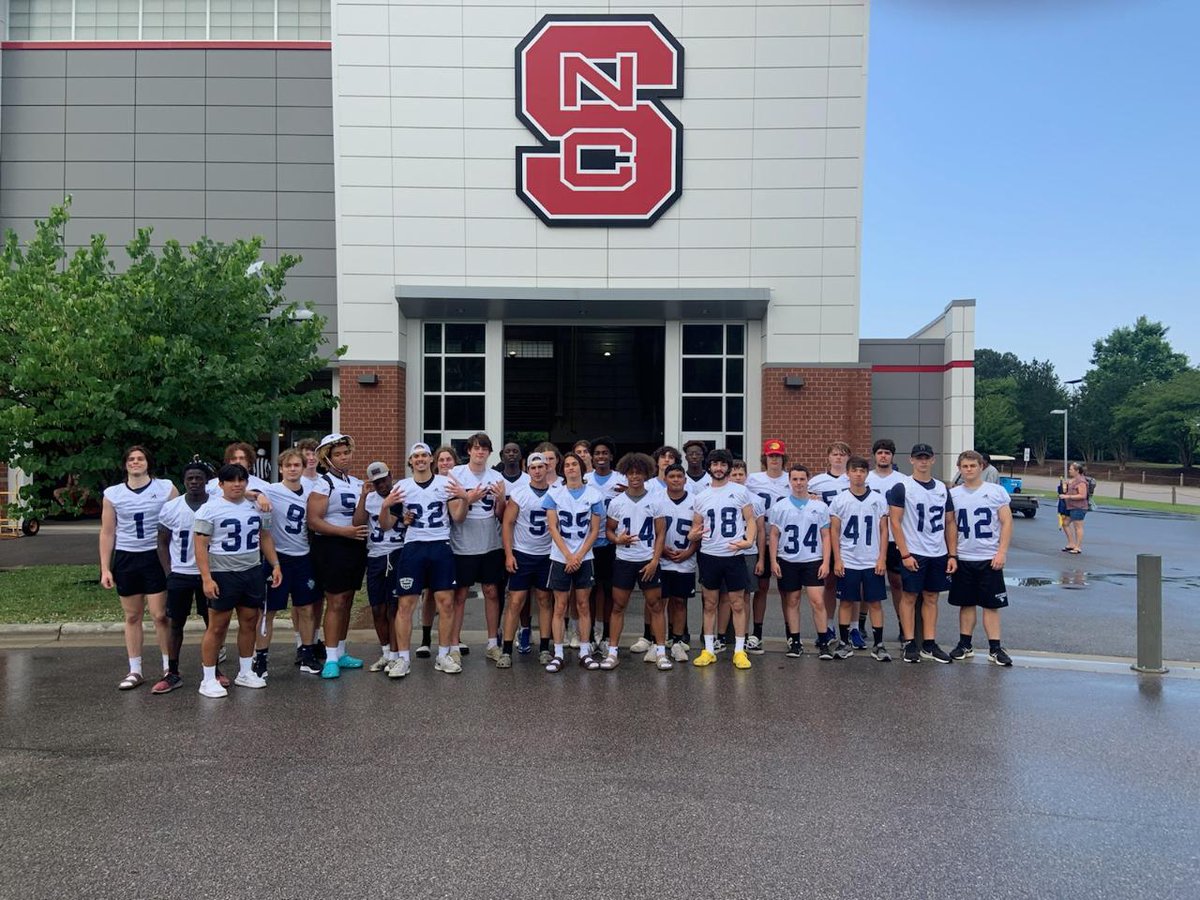 DamonBremer22's tweet photo. Great camp at NC State! Got to work with some of the best in the state! @TrousdaleJason @coachwiles @CoachClayNCCU @antoniojavon @Christo91337724 https://t.co/Ib5YhQjxIB