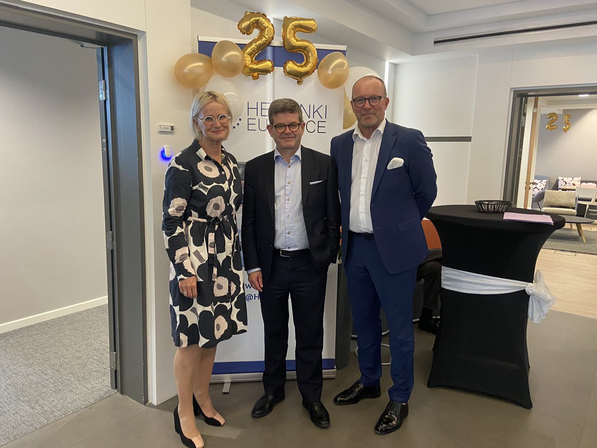 It was a pleasure to celebrate Helsinki EU Office 25 th anniversary together with @OssiSav & @MarkkuKeinanen! Decision makers #Helsinki have been smart starting these activities right in the beginning of Finland’s EU membership. @helsinkibiz @HelsinkiEU https://t.co/oJpA0NywSv