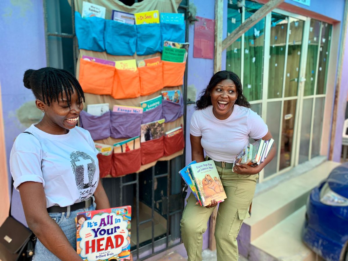tnci_africa's tweet photo. Throwbacks are the new investment.
Enjoy our throwback to when @tnci_africa  supported our amazing volunteer @elizabethoshh in donating  #hanginglibraries to Tower of Refuge Orphanage in Surulere.
#OrphanageLiteracyDrive #HangingLibraries 
#Volunteering 
#Education 
#TNCI https://t.co/K0CAxLLXOj