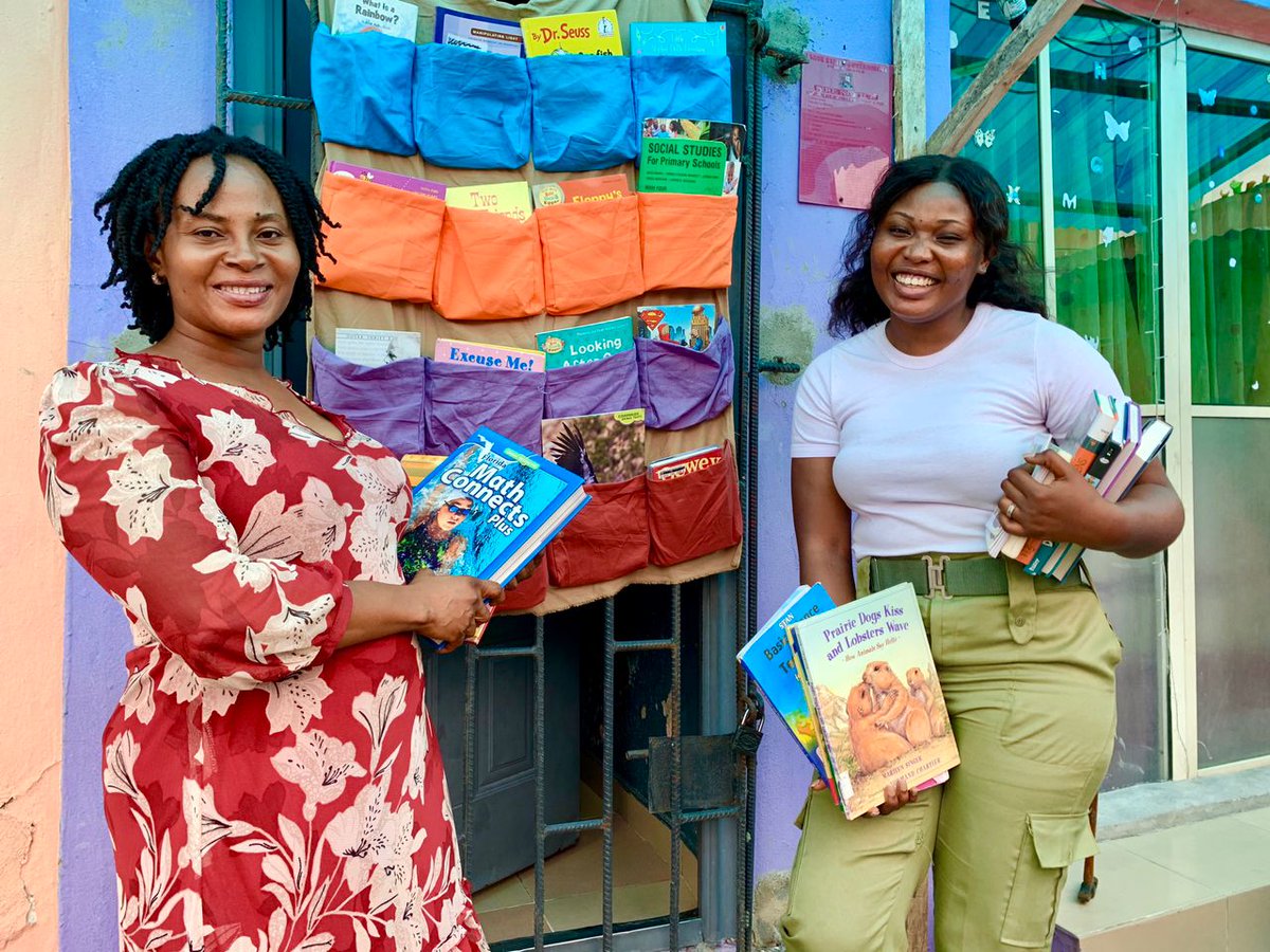 tnci_africa's tweet photo. Throwbacks are the new investment.
Enjoy our throwback to when @tnci_africa  supported our amazing volunteer @elizabethoshh in donating  #hanginglibraries to Tower of Refuge Orphanage in Surulere.
#OrphanageLiteracyDrive #HangingLibraries 
#Volunteering 
#Education 
#TNCI https://t.co/K0CAxLLXOj