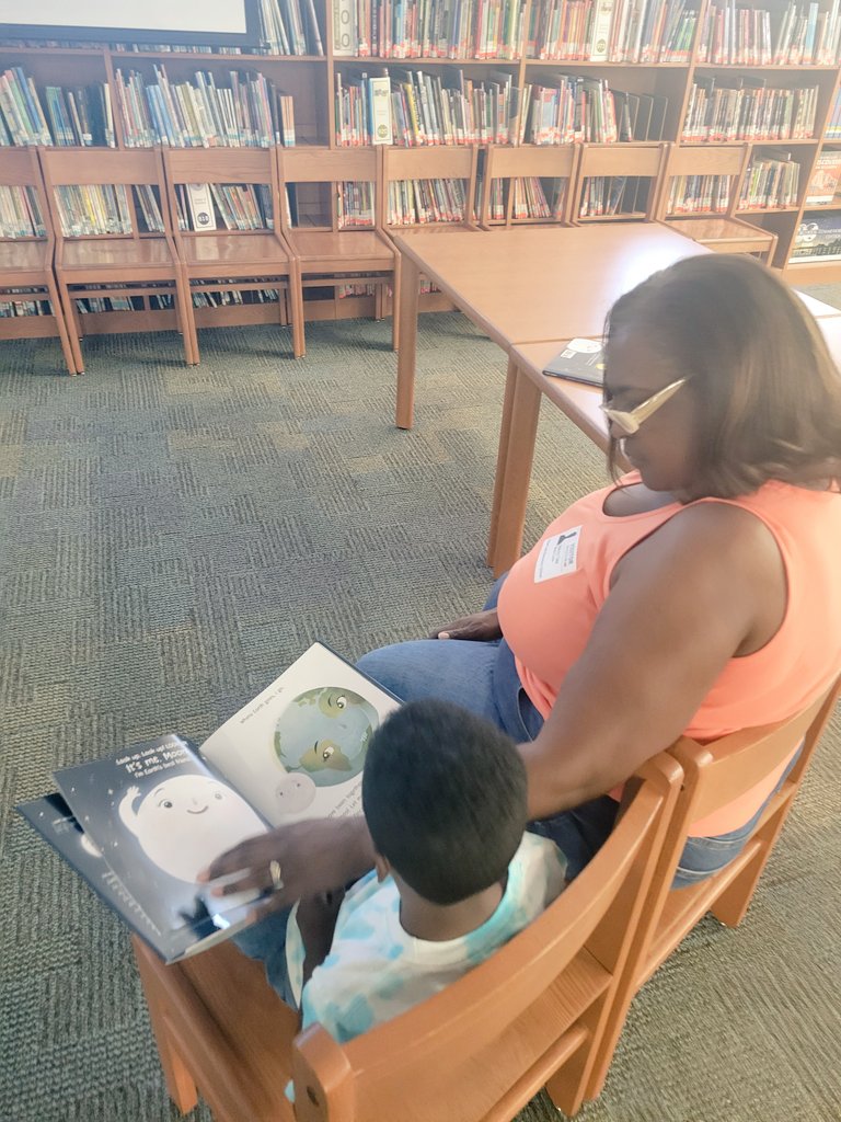 BalounKelly's tweet image. Future Dragon Story Hour was OUT OF THIS WORLD! @DreamLakeApopka 🌚📚🌗📚🌖📚🌛  #MOONEarthsbestfriend @OCPS_PFE @stacymcanulty #OCPSReads @OCPS_R2Succeed #linkedtolearning #relationships