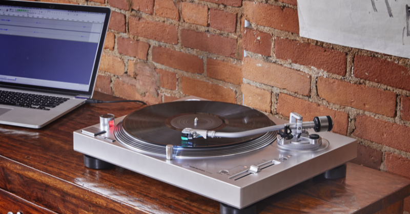 USAudioTechnica's tweet photo. Take control of your listening experience with the AT-#LP120XUSB! This fully manual #turntable connects to your computer or home #stereo, offering high-fidelity sound quality: https://t.co/nzBfHMrIuW #AudioTechnica https://t.co/gtPbrdrCkr
