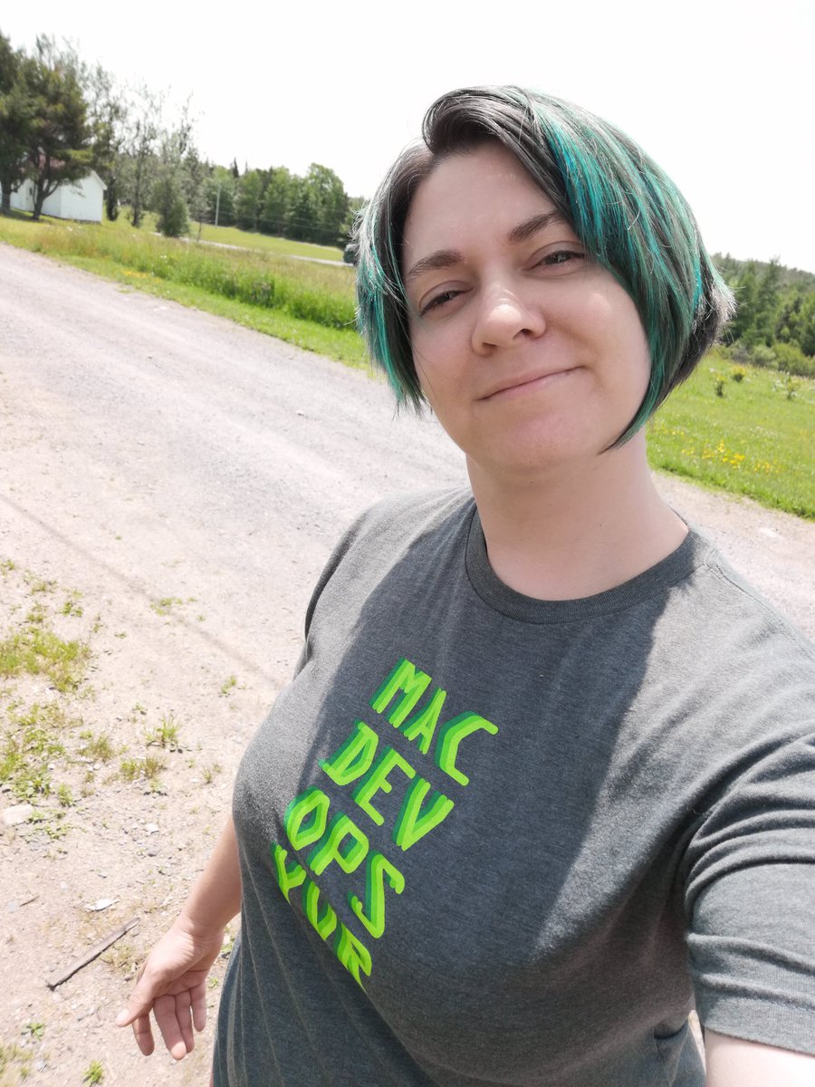 MindsEyeCCF's tweet image. My obligatory yearly @MacDevOpsYVR tshirt selfie! #macdevopsyvr