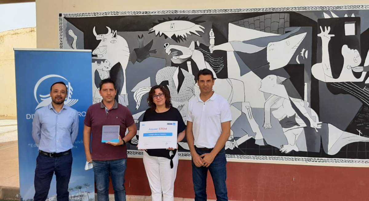 divinomaestrofe's tweet photo. 🎉 Felicitamos al Centro #DIMAFED @D_MaestroTorres, reconocido como centro #influencer por la @FundacionAquae 💙 Enhorabuena a las alumnas que han participado en el programa educativo #AquaeSTEM 🤗 🗞️ Lee la noticia aquí: https://t.co/PggjiBz3Kp https://t.co/sbpm22YBgC