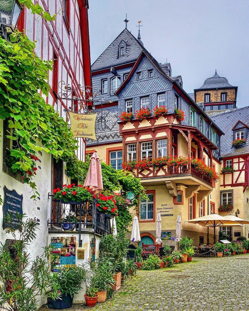 Strolling from the road up into the idyllic village of #Beilstein is like going back in time. #Germany 🇩🇪 
📸 Photo © by voyageblonde via europestyle_ #Europe #European #streetphotography #travel #Wanderlust #beautifuldestinations