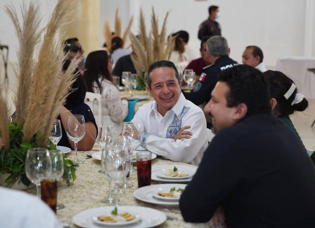 Carlos Joaquín tweet media