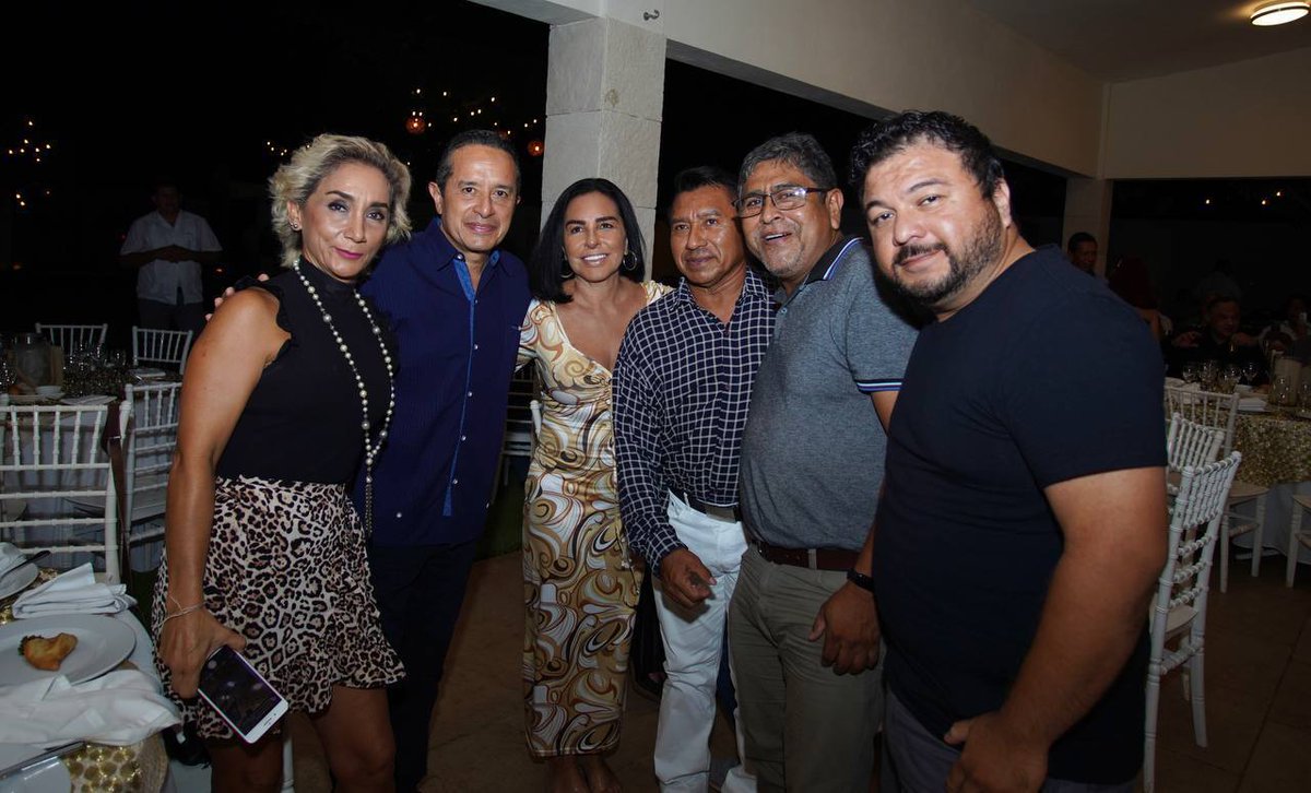 Me reuní con periodistas de la zona norte y sur de Quintana Roo para celebrar la libertad de expresión, derecho que durante mi administración se ha ejercido plenamente en beneficio de la sociedad quintanarroense. #JuntosSaldremosAdelante <a href="/ComunicacionQR/">Comunicación Quintana Roo</a>