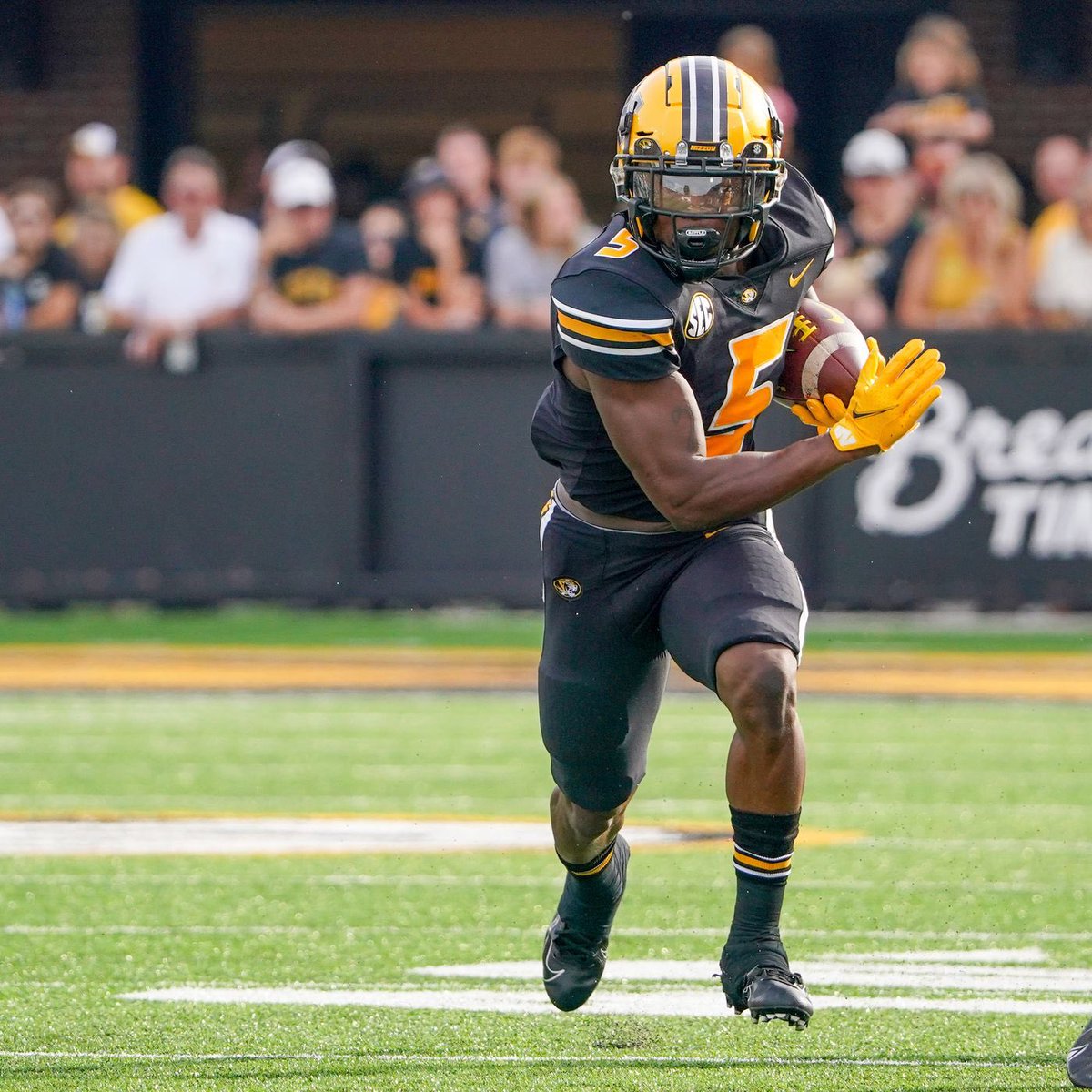 #AGTG After a great conversation with Coach Peeler I am blessed to receive an offer from the university of Mizzou.🐯<a href="/MizzouFootball/">Mizzou Football</a> <a href="/G1Bound/">Gus Ramos</a> <a href="/BHoward_11/">Brandon Howard</a> <a href="/MontiniFootball/">Montini Football</a> <a href="/CoachErikLink/">erik.link</a> <a href="/EDGYTIM/">Timothy “EDGYTIM” OHalloran</a>