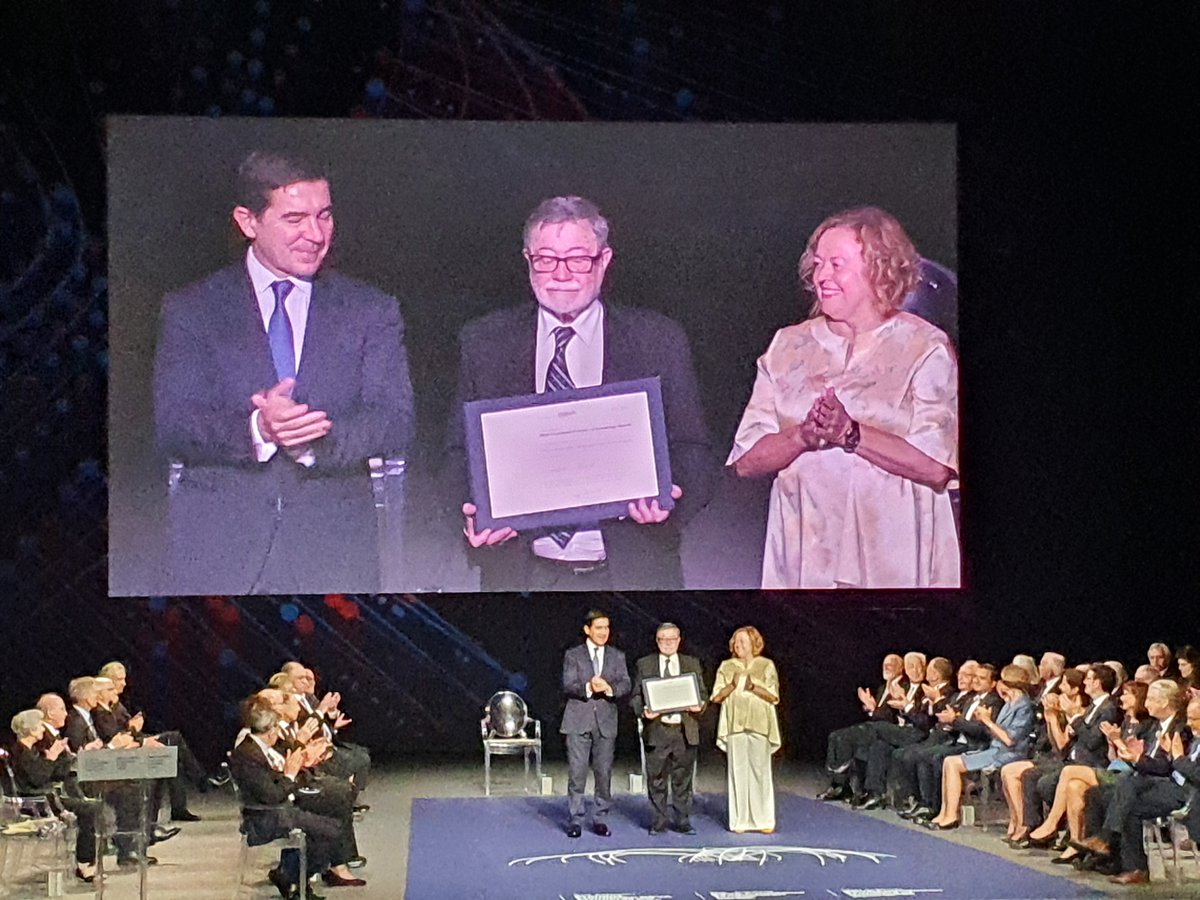 xdopazo's tweet image. Happy to attend the ceremony of &quot;frontiers of knowledge&quot; awards @FundacionBBVA. Judea Pearl, Information and communication technologies award #ArtificialIntelligence #BayesianNetworks #causality @MLFPM_ITN @FProgresoysalud