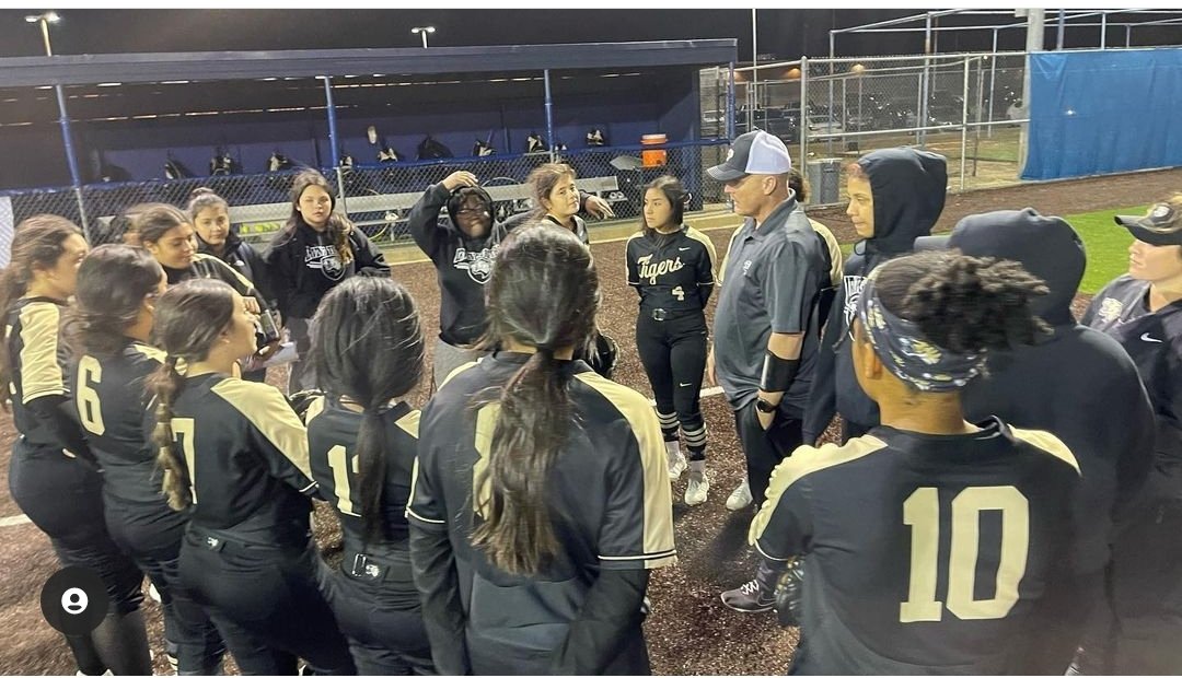 IGSLinfo's tweet photo. 2022 Irving HS Softball Camp! 

Date: June 20-23, 2022
Time: 8 am-12 pm
Students entering 4-9 grades
Location: Irving HS Softball Field
Cost: $50

More info at: https://t.co/LjpLCNvTjS

Questions: kking-reaves@irvingisd.net or jluttrall@irvingisd.net

(This is not an IGSL event) https://t.co/UBw1KLcib0