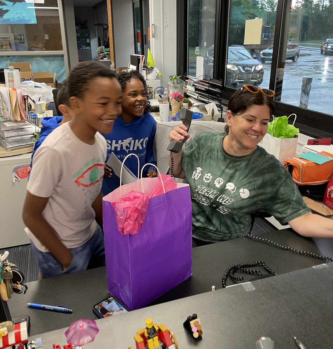 jodieogrady's tweet photo. @stephwephus gave a few 2nd graders a special task today on their last day at Doherty !! Pure joy 😍 @SpitzleyDoherty #timetomakethedonuts https://t.co/XPXbz145t7