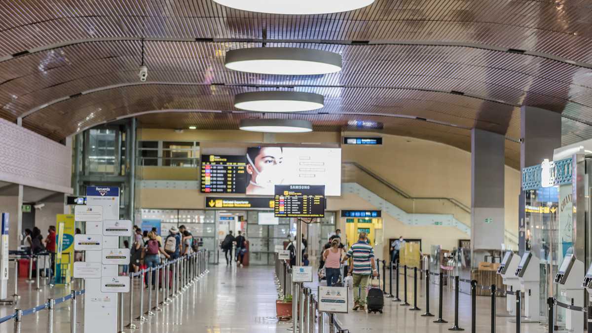 TurismoHoyCol's tweet photo. Aeropuerto de Cartagena movilizó más de 580.000 pasajeros en mayo
https://t.co/OSRCdhBK3u https://t.co/ri3XQwu133