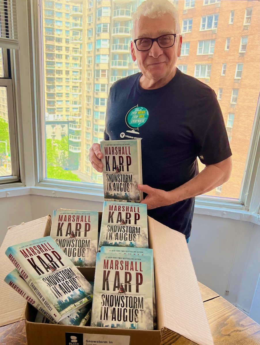 BlackstoneAudio's tweet photo. "What is it about the author-reader dynamic that makes people...go from turning the pages to hanging with the writer?"
#SNOWSTORMINAUGUST author @marshallkarp (cocreator/coauthor of the #1 @nytimes bestselling series #NYPDRed) shares his #pubday letter.
https://t.co/LiHSR42aDL https://t.co/BFezJdn9Ci