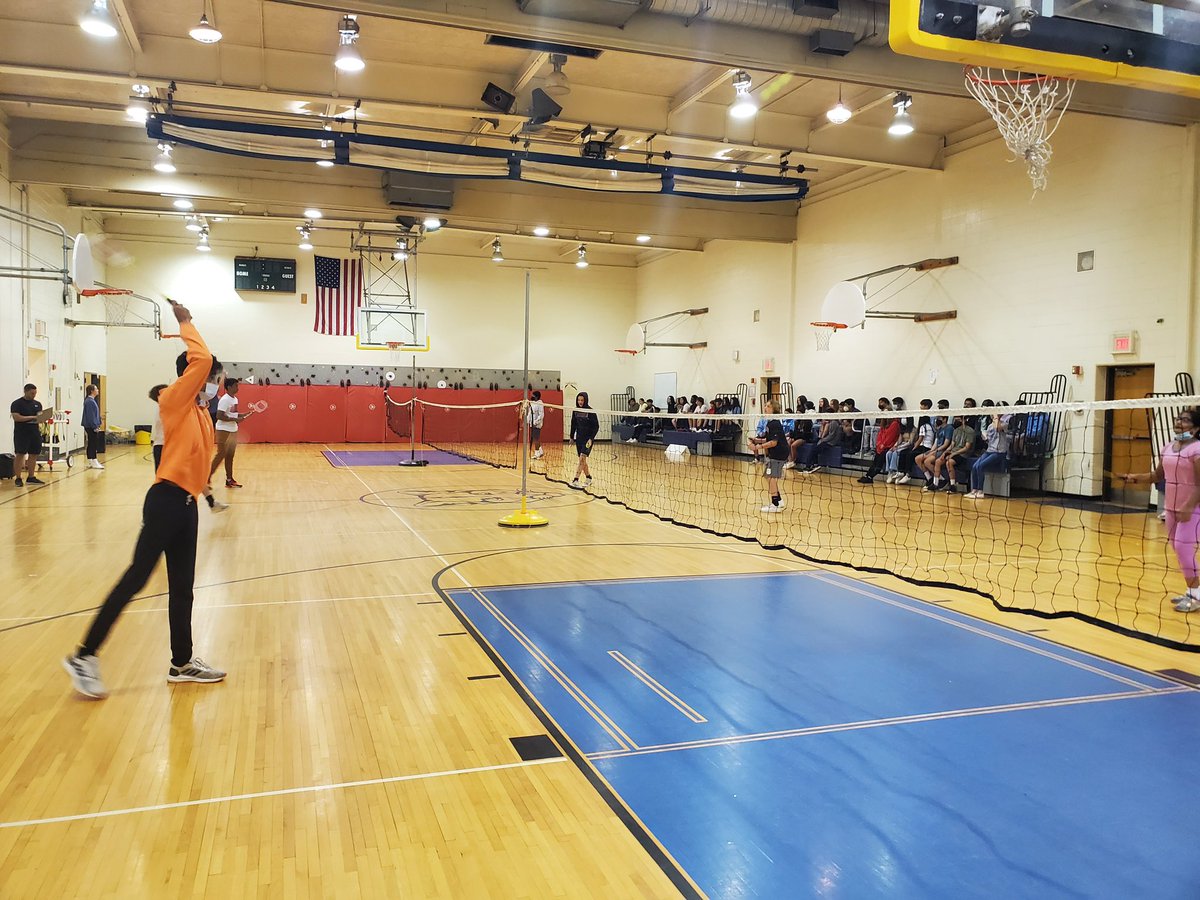 MHKAdmin's tweet photo. Our recently promoted 8th graders back in school to compete for the badminton championship! @EWRSDK12 @mrs_sfelicetta https://t.co/lM6rgVt1RM
