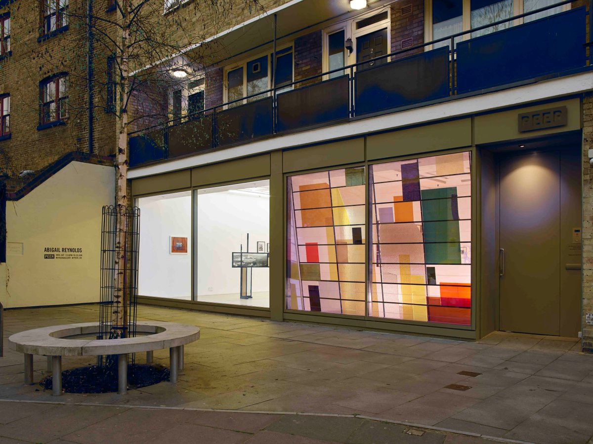 PEER_UK's tweet image. Looking back at our #Archive...

4 years ago Abigail Reynolds presented ‘The Universal Now and further episodes’ at PEER, #ShoreditchLibrary &amp;amp; @Bookartbookshop in the artist’s largest solo exhibition at the time. 

Find out more about the exhibition 👉 buff.ly/3tDcvpK