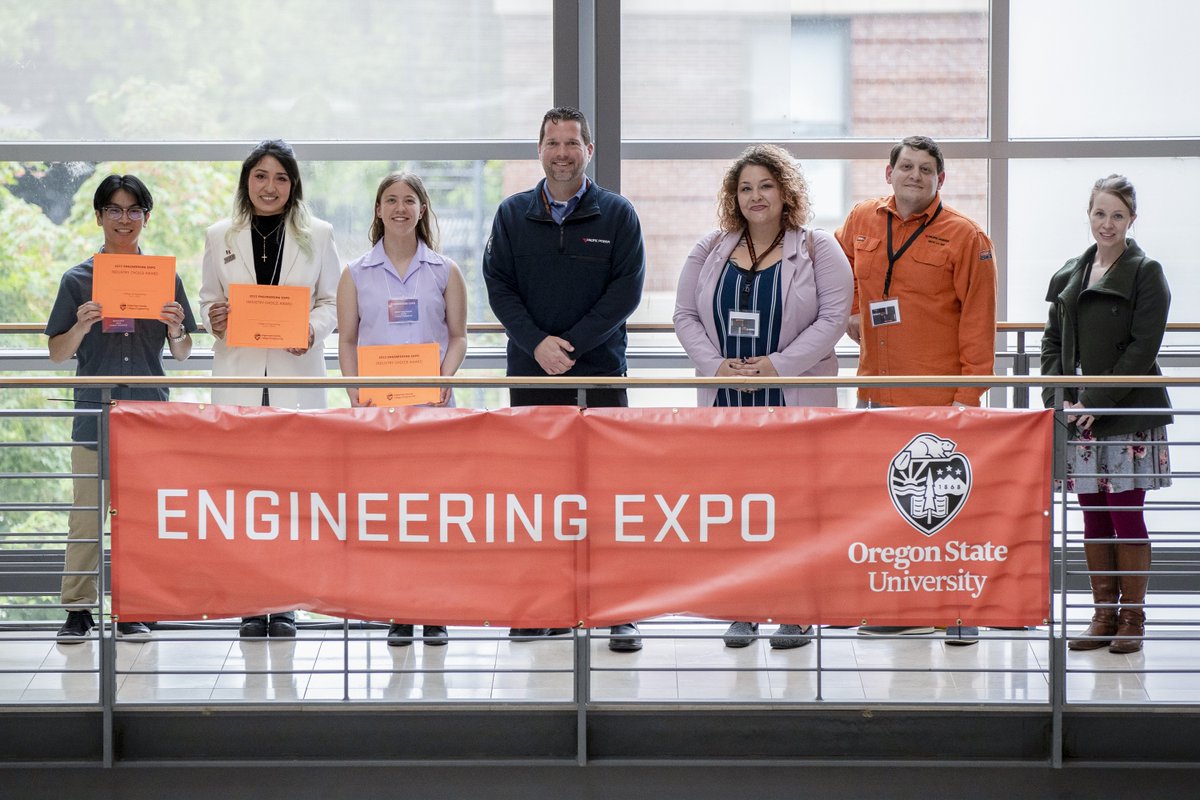 PacificPower_OR's tweet photo. Pacific Power was the presenting sponsor for Oregon State University’s 2022 College of Engineering Expo. The Expo featured 230 senior design projects. This year’s Expo was the first in-person presentation in three years, and an estimated 3,000 people attended the event.  #STEM https://t.co/M7WykAZG1O