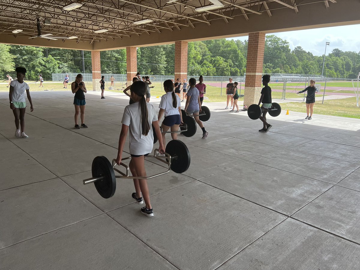 WFGators_VB's tweet photo. 65 SAC Campers a day to wrap up week #1! Have a great 3 day break. Letβs get even better next week!! #GrowingGatorsπππΌππΌπ¦πͺπΌ https://t.co/ob6aGIckmO