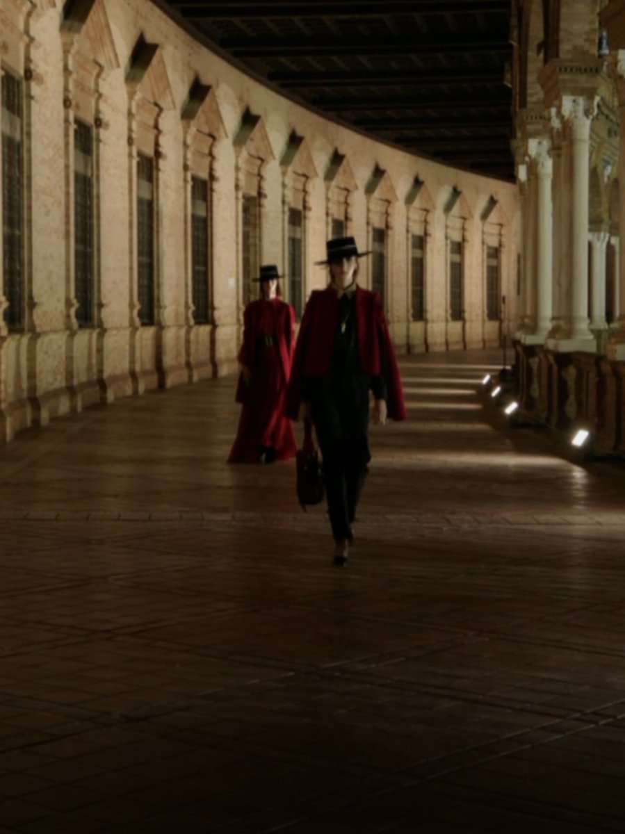 MiguelPerezM's tweet photo. Qué absoluta barbaridad lo de Dior en Sevilla https://t.co/IpYnTW6U38