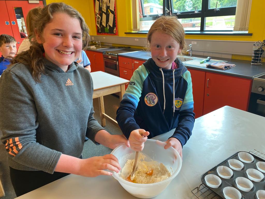 StPiusXHEDept1's tweet photo. Our second cohort of primary seven pupils getting a taste of Home Economics @spxks3 https://t.co/lhL1SGdCIn