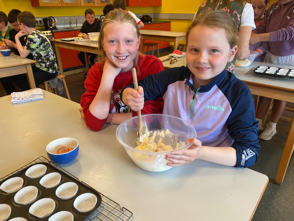 StPiusXHEDept1's tweet photo. Our second cohort of primary seven pupils getting a taste of Home Economics @spxks3 https://t.co/lhL1SGdCIn